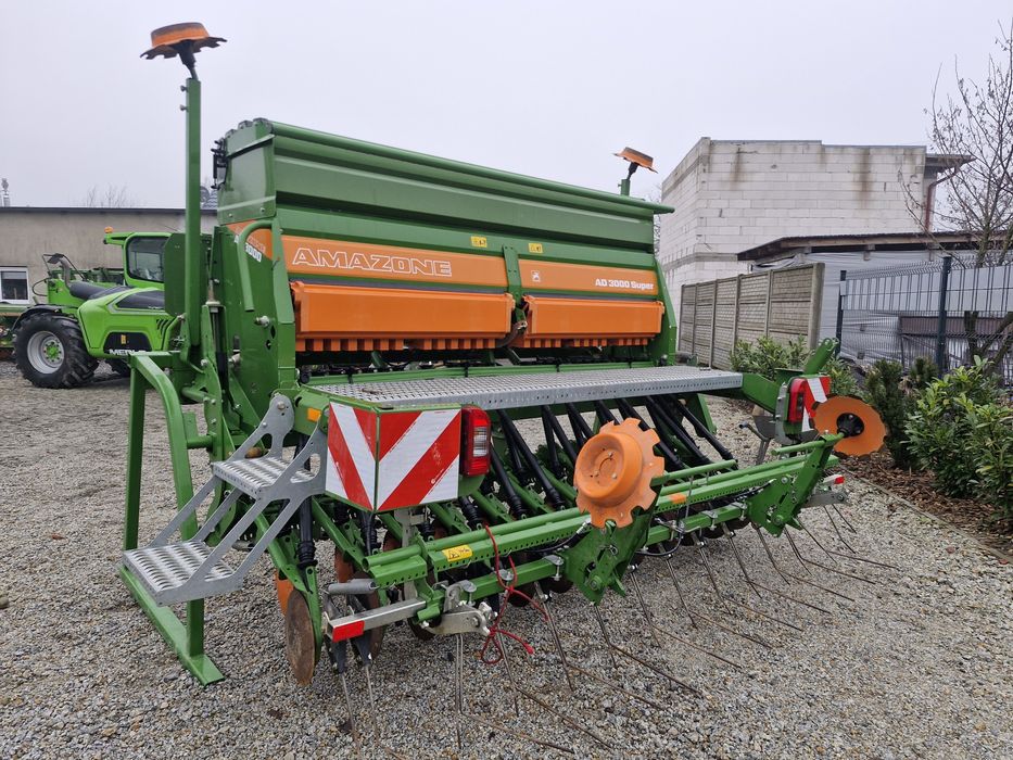 Siewnik zbożowy nabudowany Amazone AD 3000 SUPER