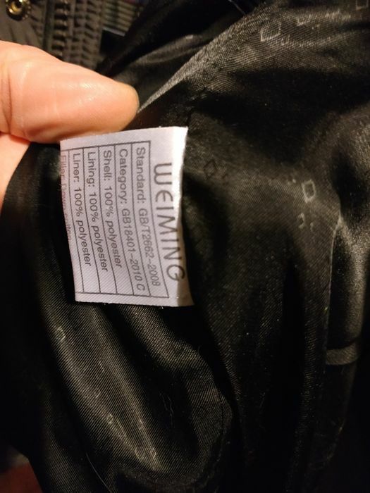 Роскошная зимняя теплая мужская куртка. Наш размер 50-52
Темно серая.