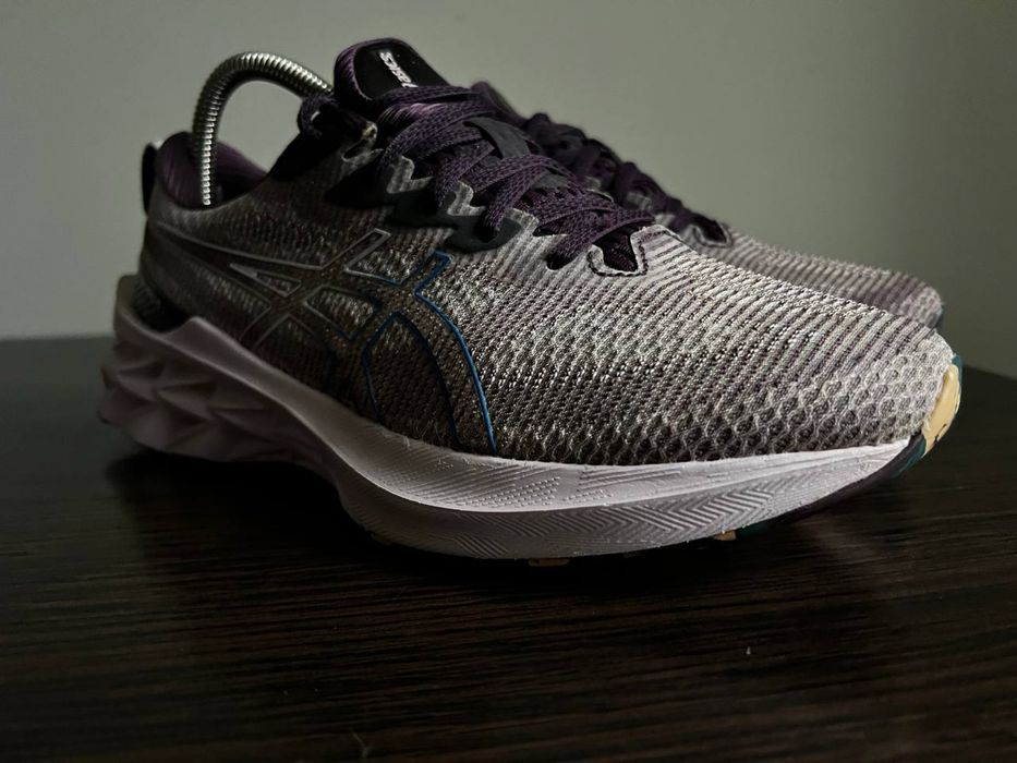 Кросівки бігові для тренувань novablast 2. Р 40 на 25.5 см .