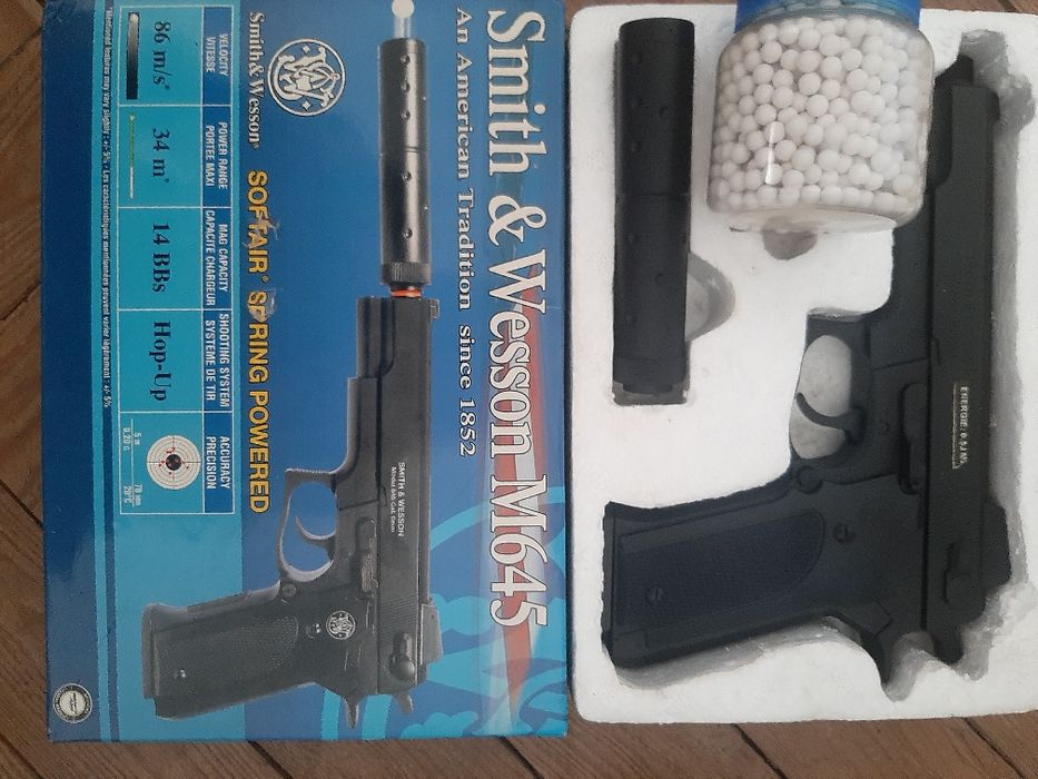 Pistola Airsoft de mola, com silenciador