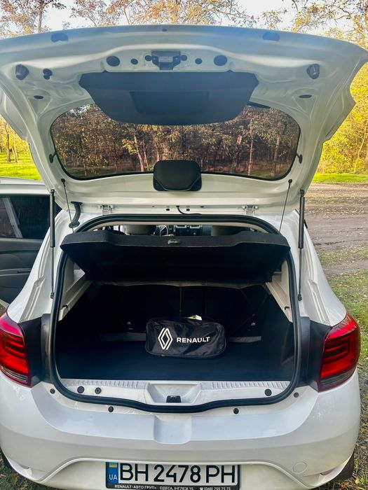 Продам автомобиль Рено Сандеро