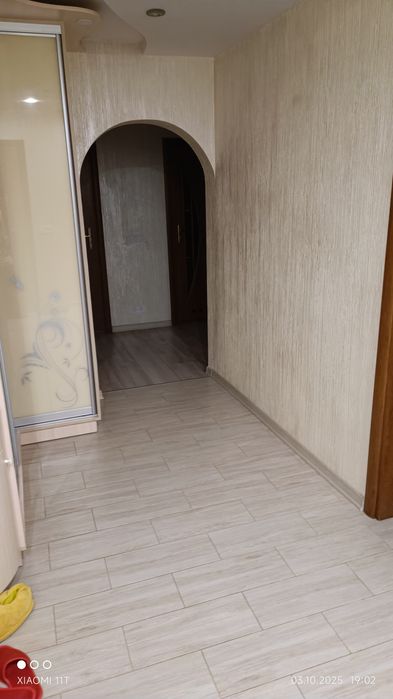 Продається трьохкімнатна квартира