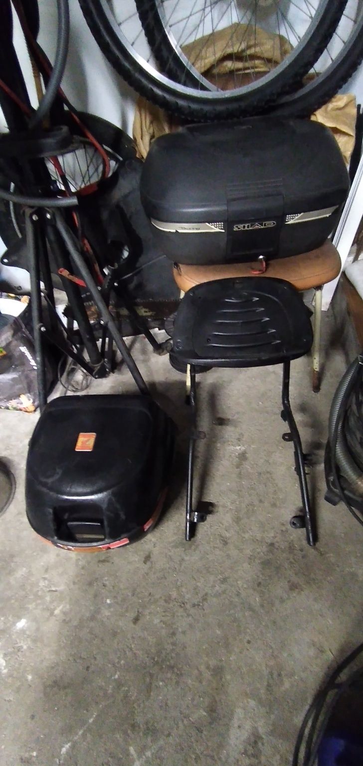 Mala de Scooter Pequena 30,€ capacetes+suporte Chad. zona Gondomar