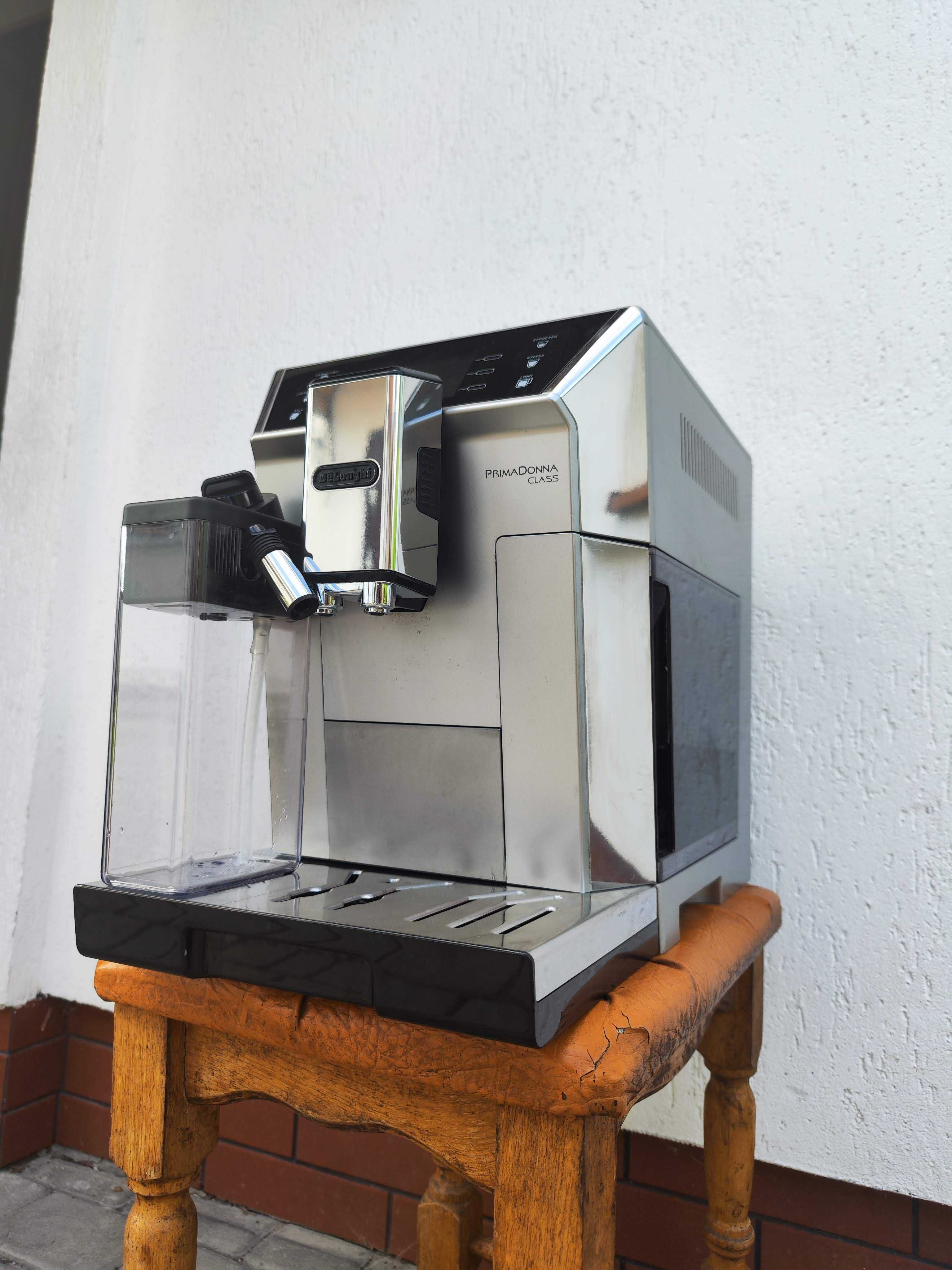 Кавомашина DeLonghi ECAM 556.55 PrimaDonna Class новий молочник