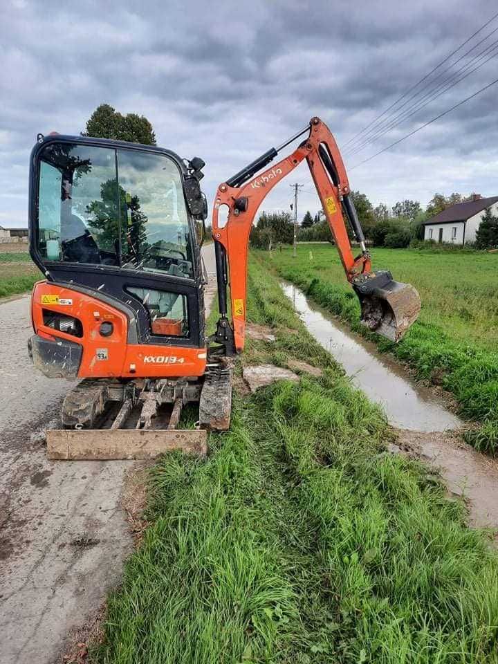 Usługi ładowarką Usługi mini ładowarką Usługi widlakiem ogrody