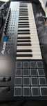 Teclado Alesis VI49 controlador midi
