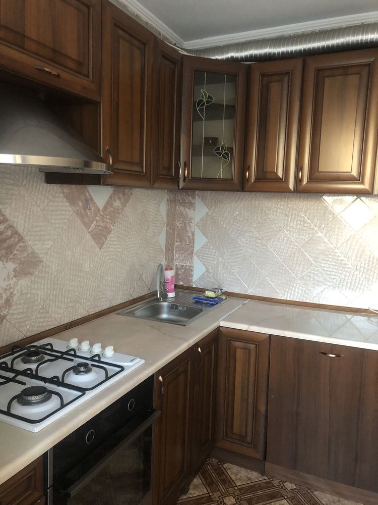 3 кімнатна з автономним опаленням, вільна
