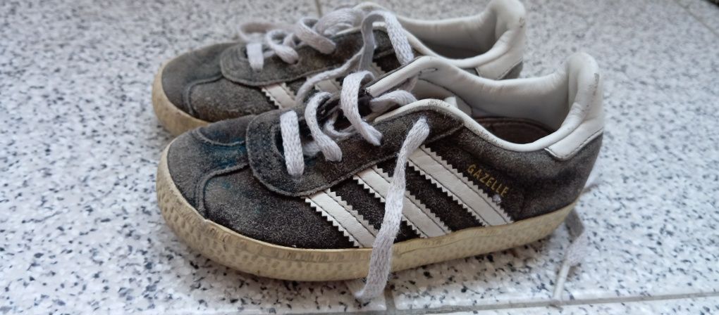 Sapatilhas adidas 25