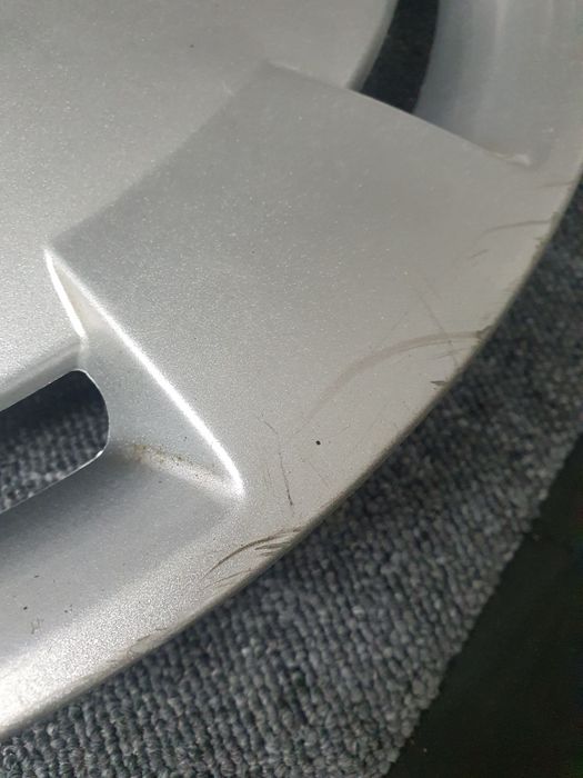 Kołpak Audi i Toyota w dobrym stanie