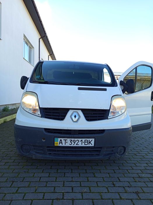 Автомобіль Рено трафік