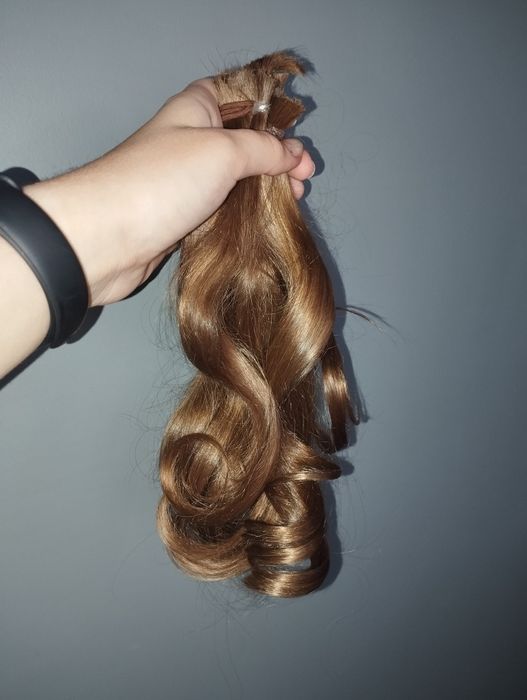 Włosy dziewicze – ciemny blond, falowane