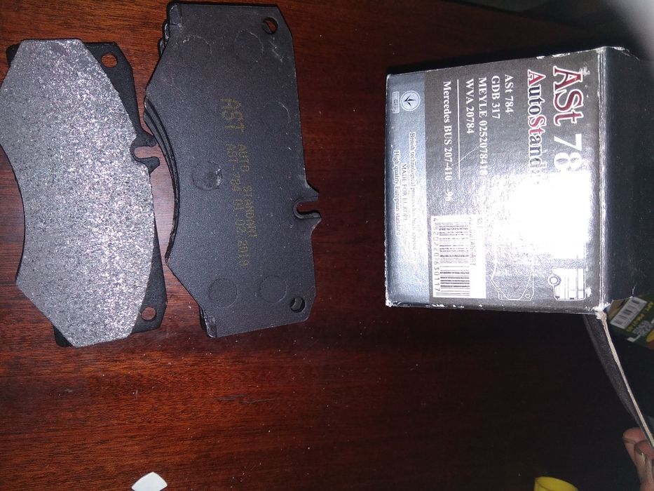 Тормозні колодки , накладки комплект на 4 колеса Mercedes T 1, T2