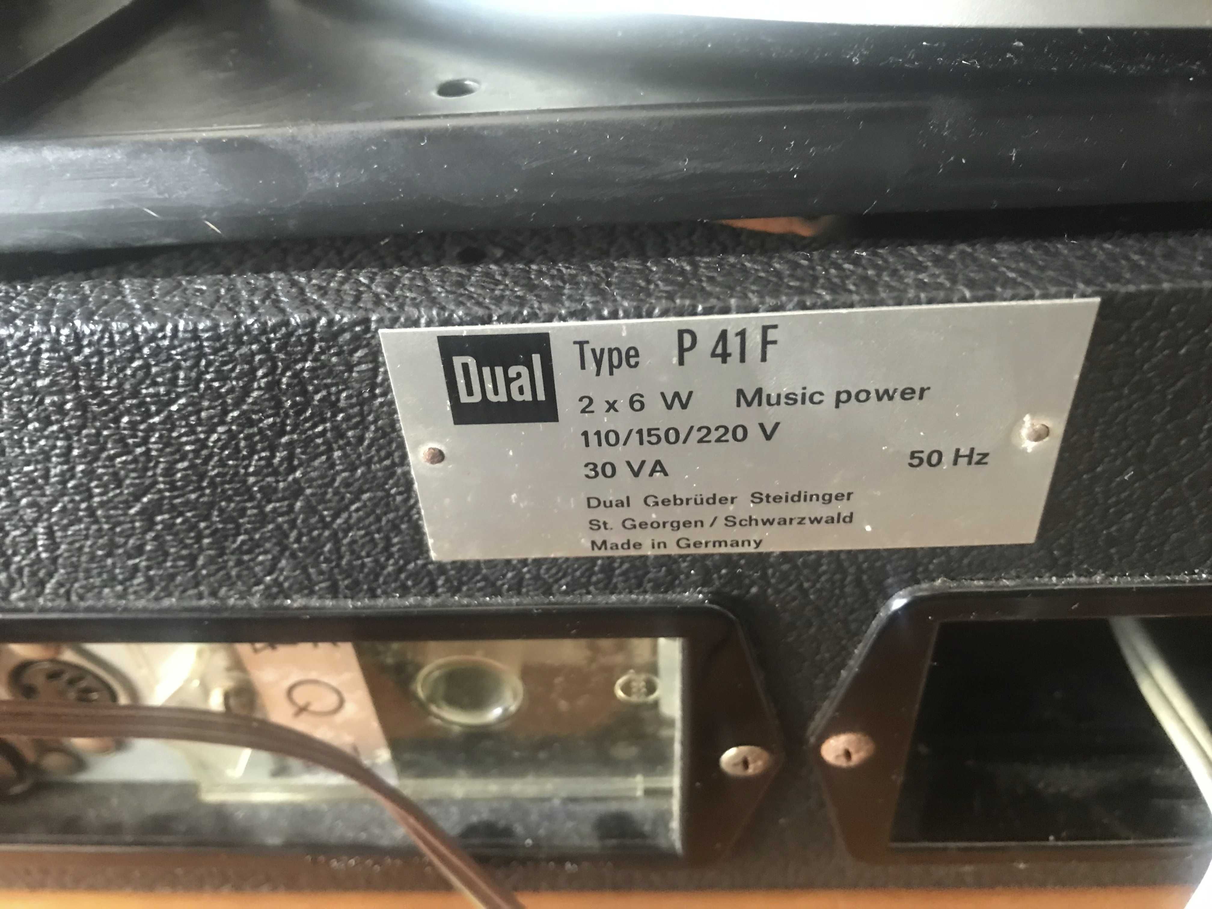 Gira discos aparelhagem portátil  Dual. Muito rara. Type P41F.