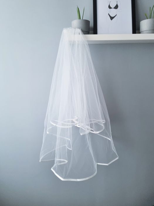 welon ślubny z lamówką na oczepiny na wieczór panieński