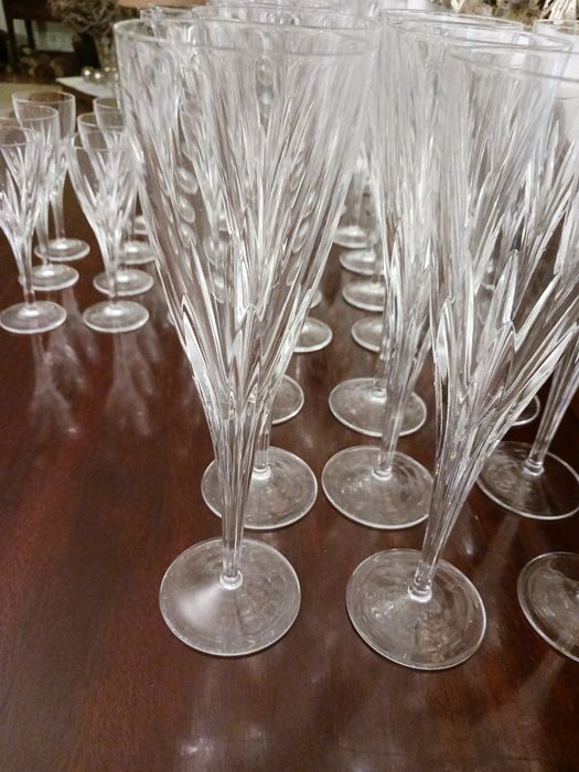 Copos novos  de cristal da Atlantis