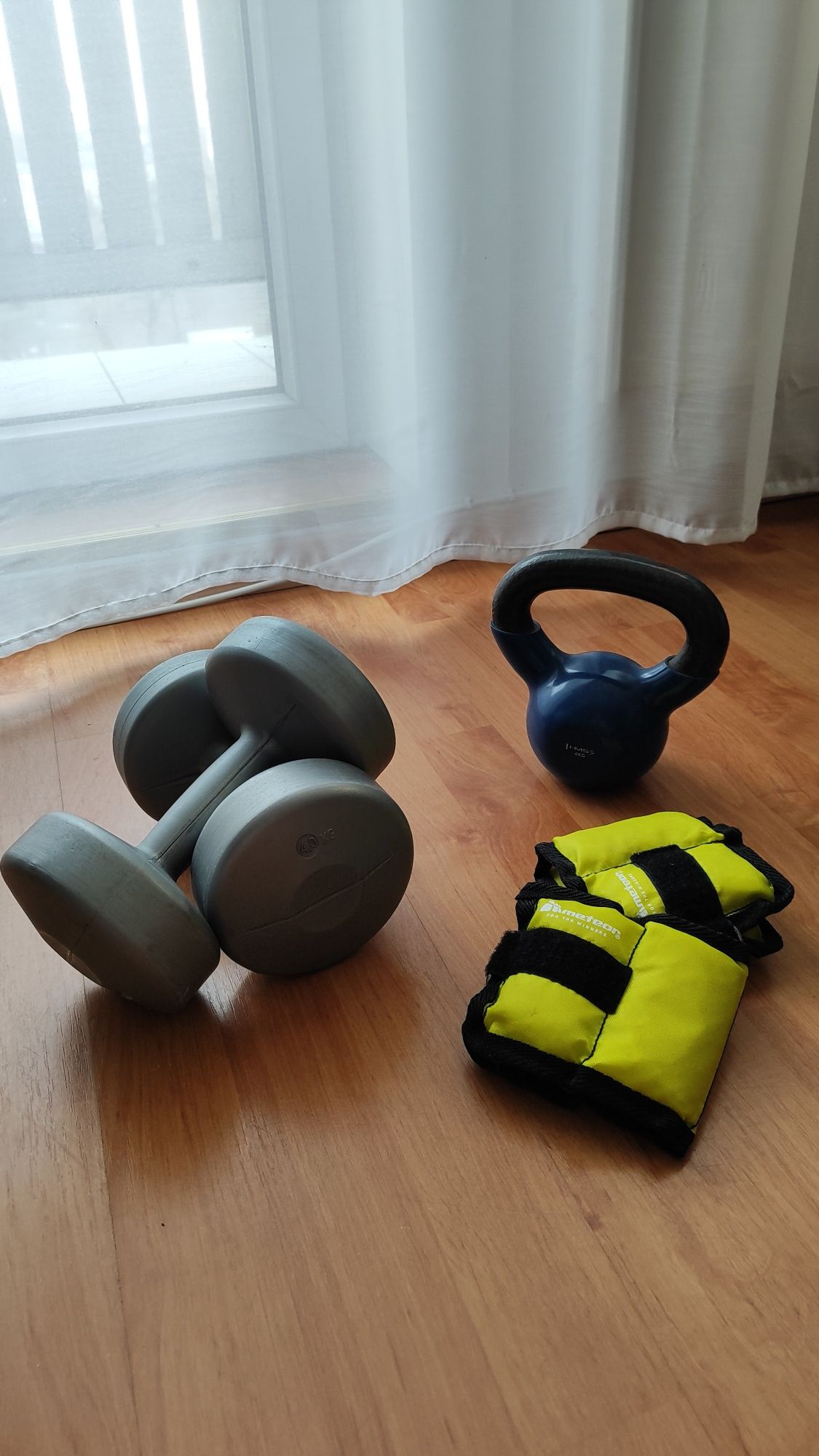 Zestaw do ćwiczeń siłowych hantle kettlebell obciążniki na kostki