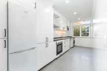 Apartamento T3 totalmente remodelado em zona central no Lumiar