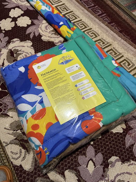 Килимок з дугами та підвісними іграшками