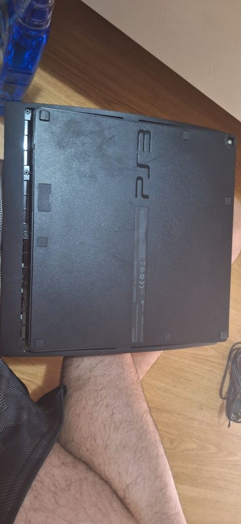 Playstation 3 Slim 250GB com 31 jogos físicos