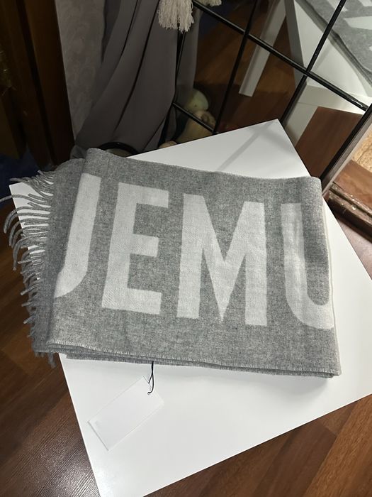 Шарф jacquemus сірий