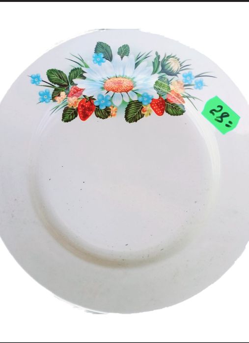 Бокалы, стаканы, тарелки