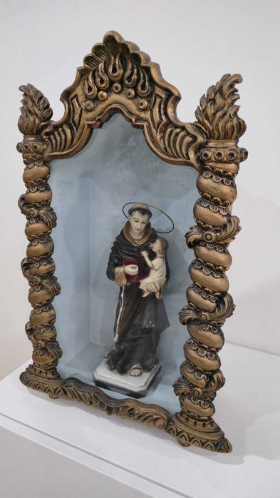 Oratório em Madeira com Santo António em porcelana