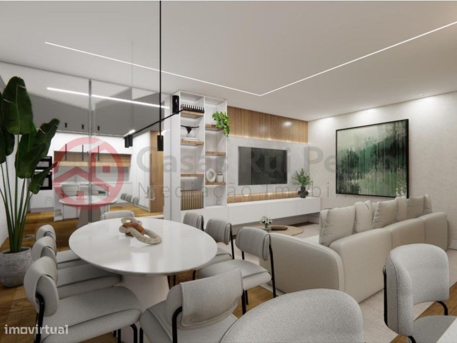 Moradia geminada T4 de dois pisos, com piscina