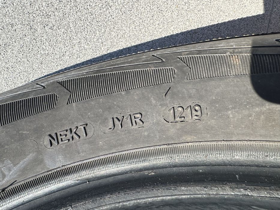 GoodYear Ultragrip ICE 215/60 R17 96T