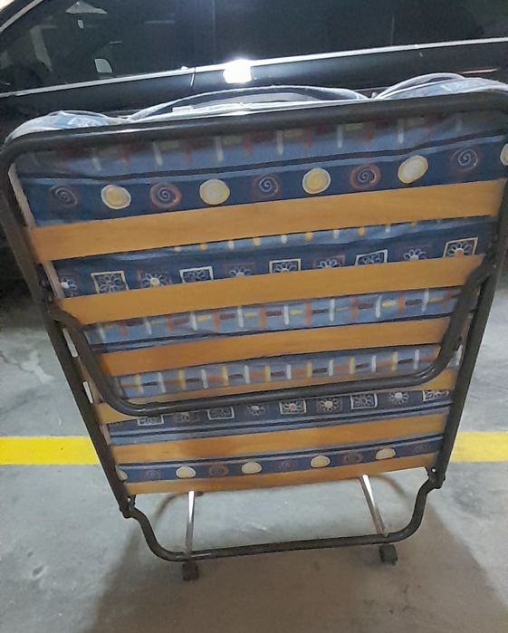 Cama solteiro dobrável e potável 190x80cm como nova