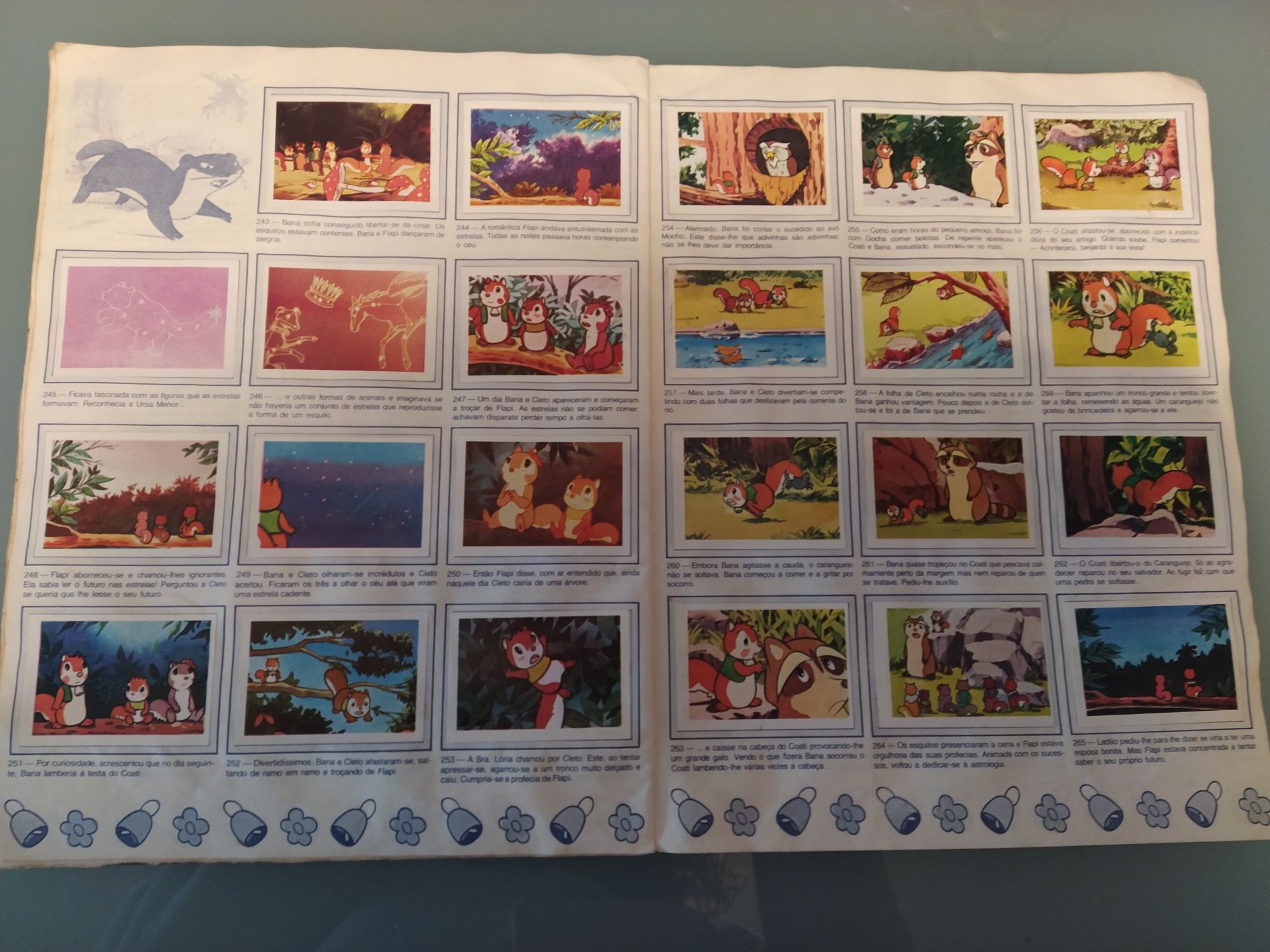 Caderneta de cromos completa da série "Bana e Flapi"