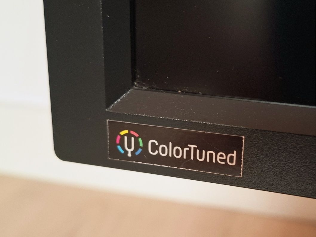 Monitor 27" NEC MultiSync EA275WMi ColorTuned + osłona + kalibrator