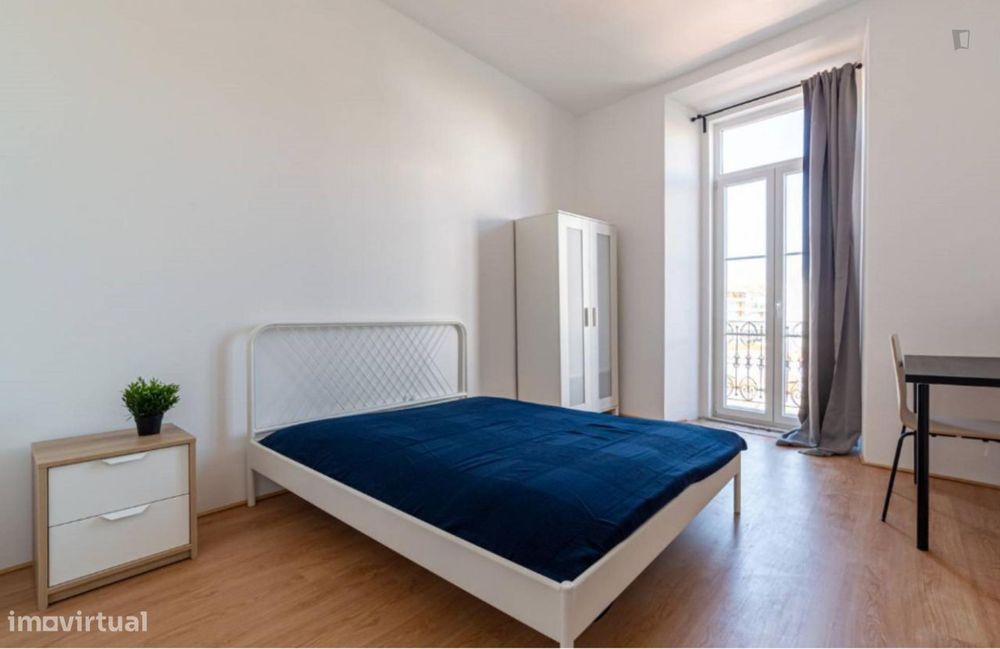 281782 - Quarto com cama de casal, com varanda...