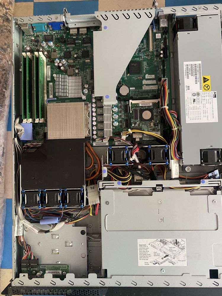 Сервер IBM x3250 (4364) з жорсткими дисками