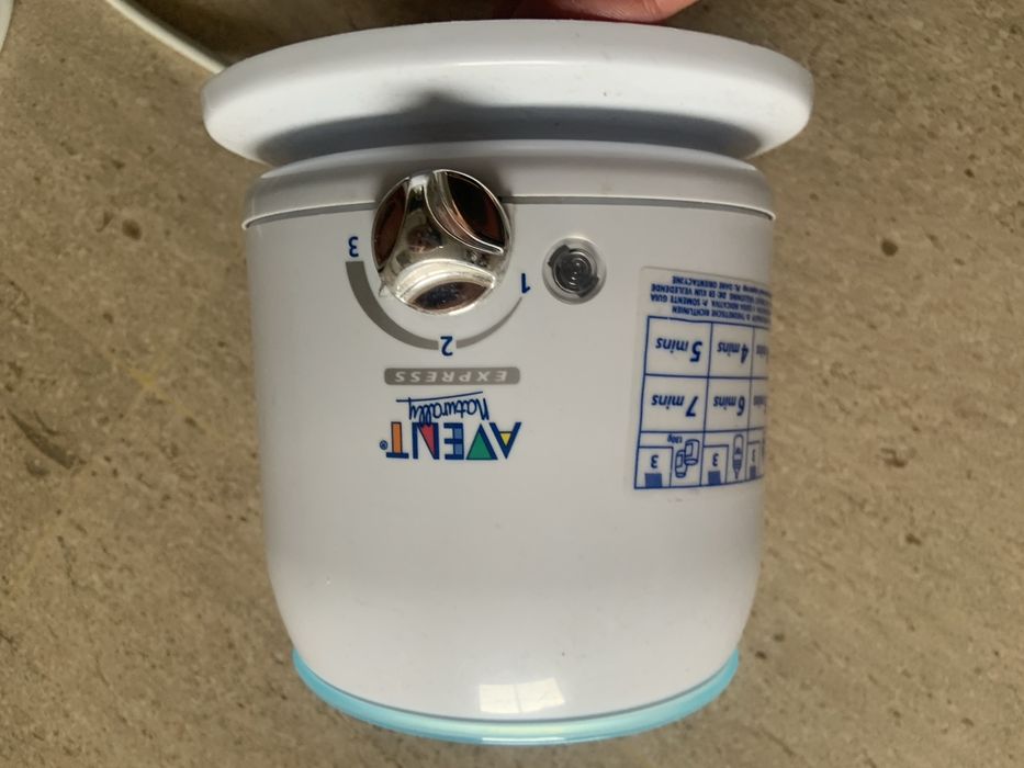Aquecedor de biberões e papa da Avent