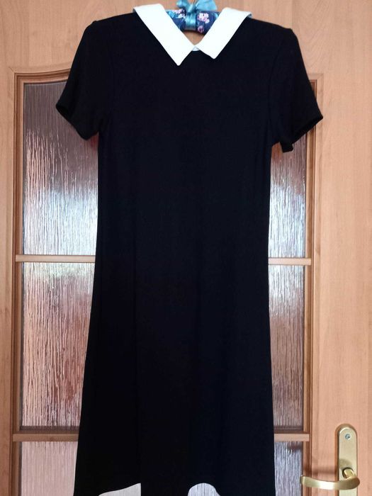 Sukienka czarna z białym kołnierzykiem