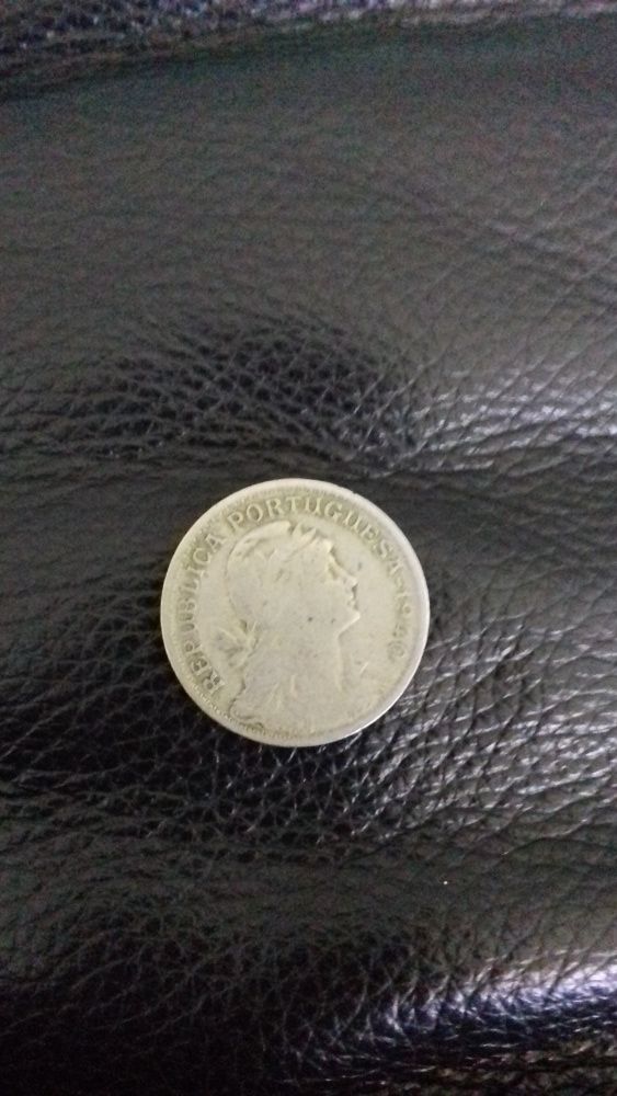 Moeda 50 centavos e 1 Escudo