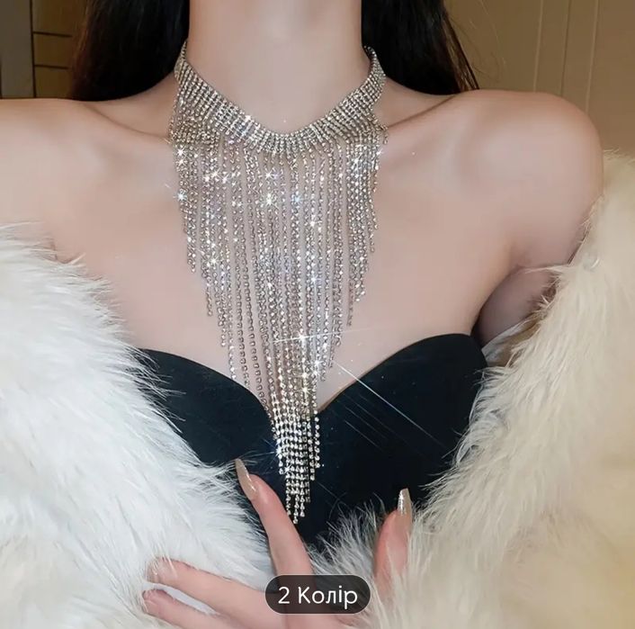 Розкішне кольє зі стразів