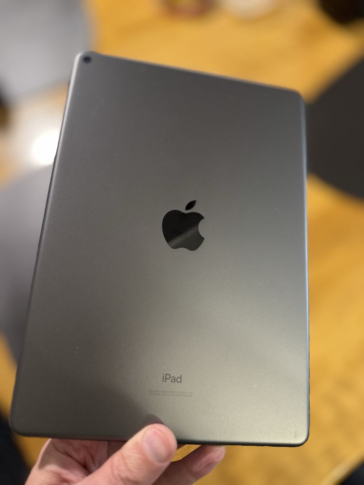 Планшет iPad Air 3 64Gb WiFi - темний екран