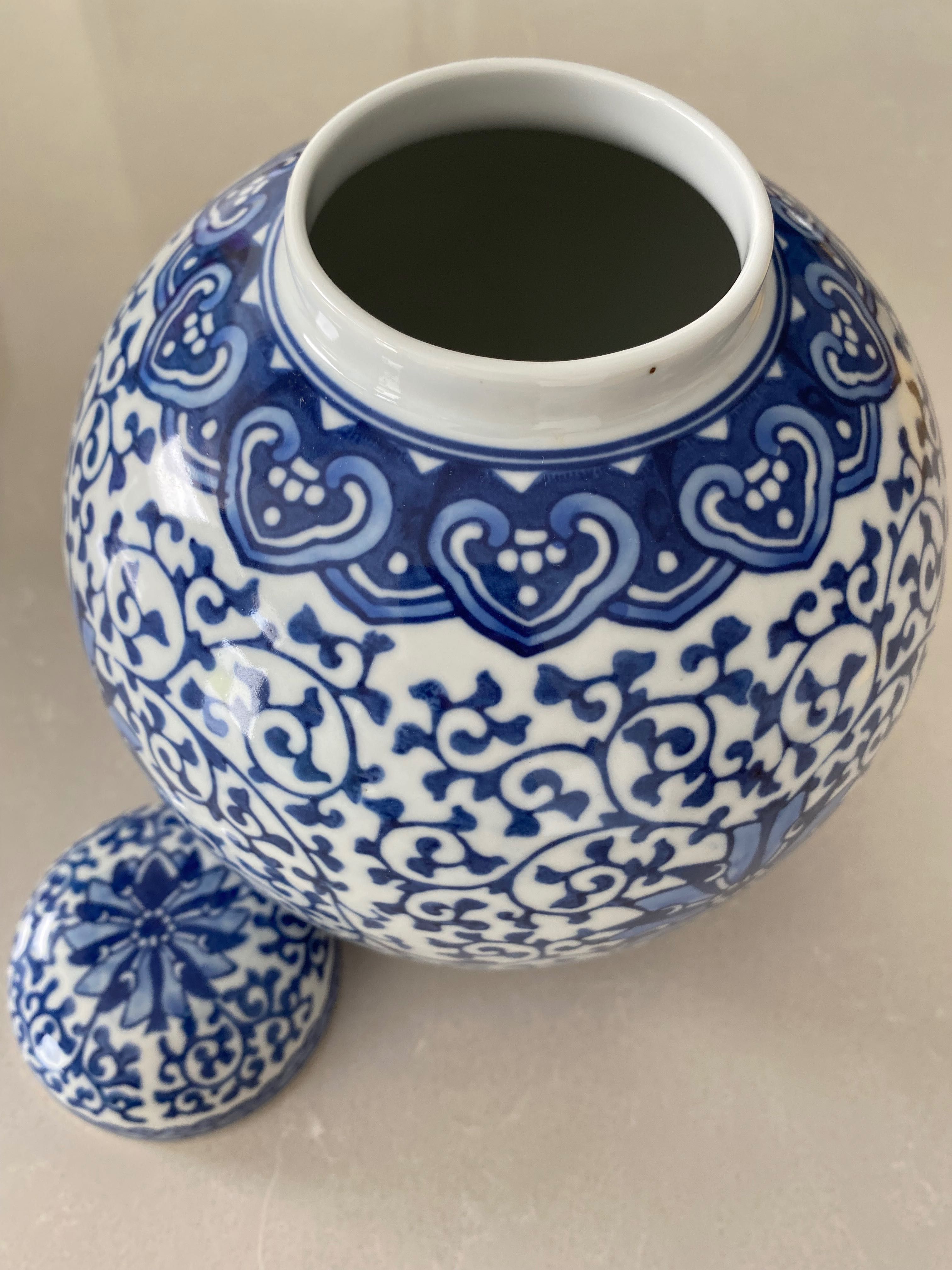 Jarra com tampa e taça de louça chinesa