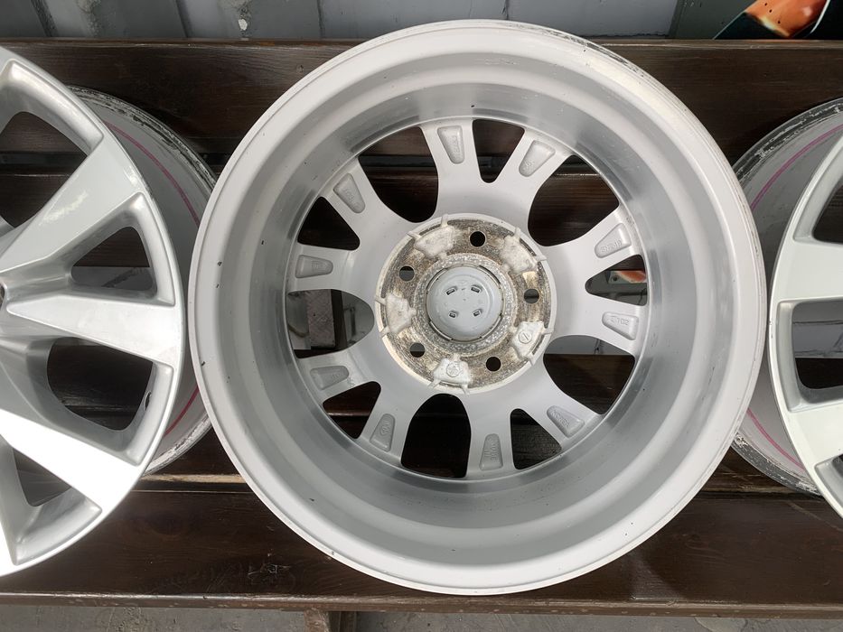 99 Оригинальные литые диски Toyota Land Cruiser 200 5/150 R18 et46