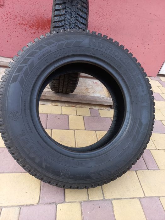 Зима 175/70/13 на шинах.  Протектор 9 мм