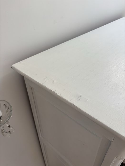 Stylowa komoda biała