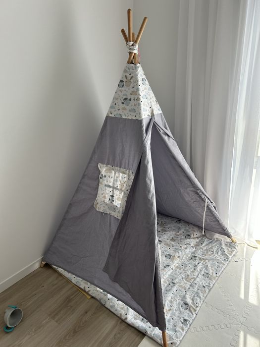 Namiot Tipi z matą i poduszkami