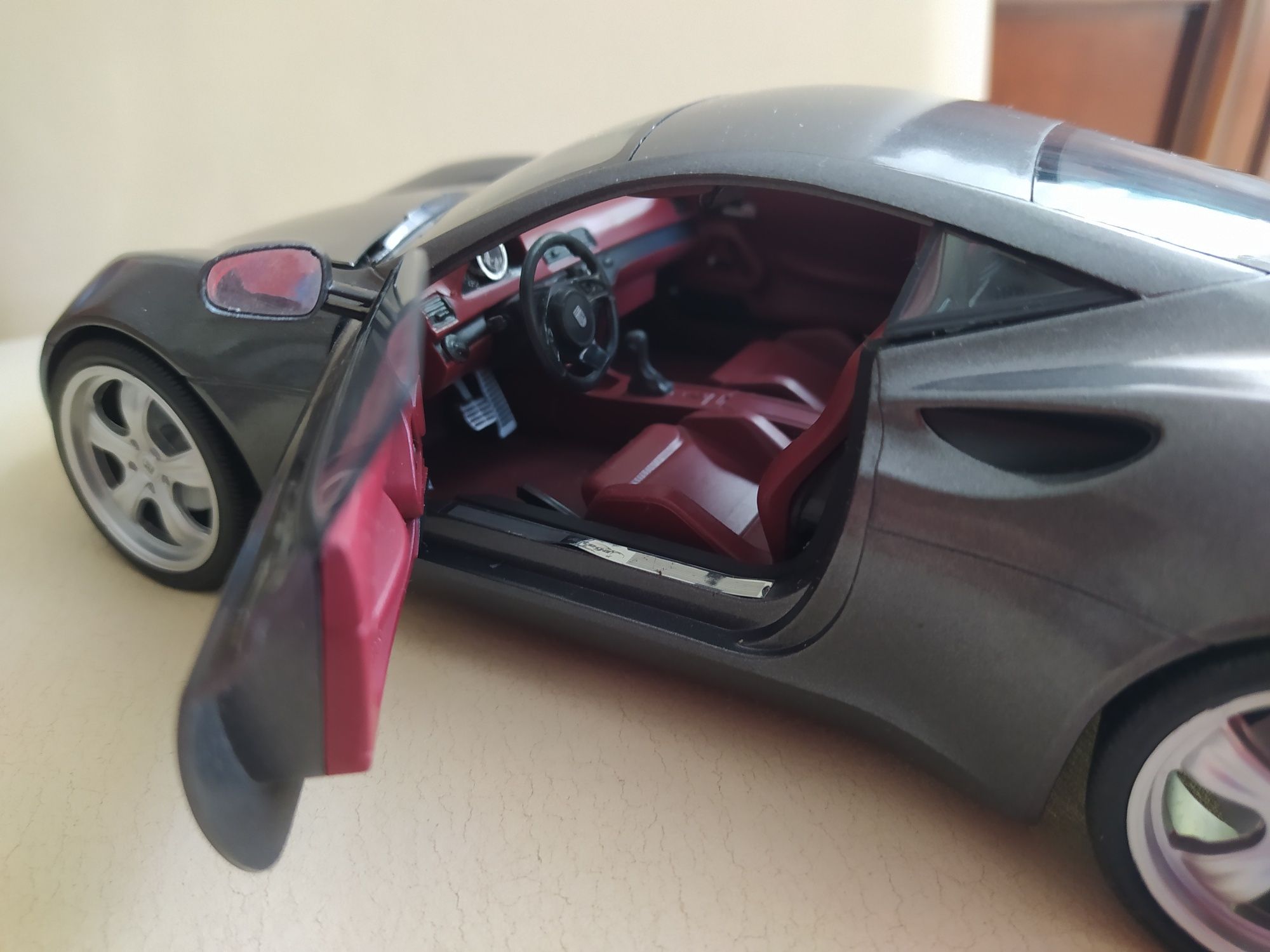 Artega GT 1:18 Revell