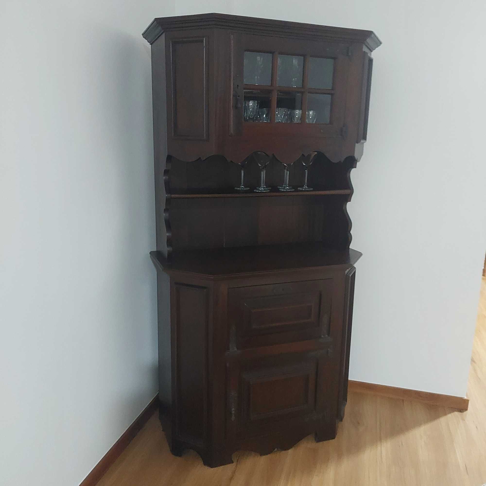 Conjunto de mobília em madeira maciça (carvalho)