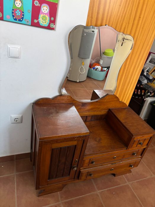 Móvel com espelho