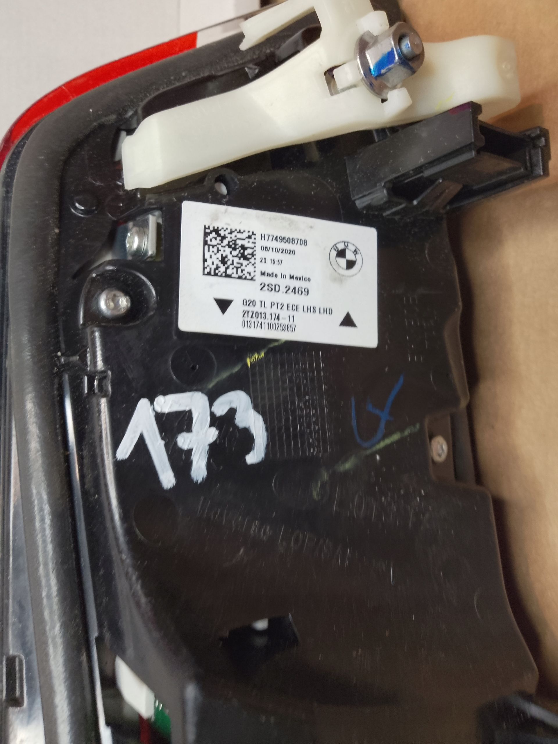 CAŁA ŁADNA Lampa tył tylna prawa w błotnik BMW 3 G20 ORYGINAŁ EUROPA