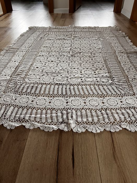 Obrus robiony na drutach 165/120