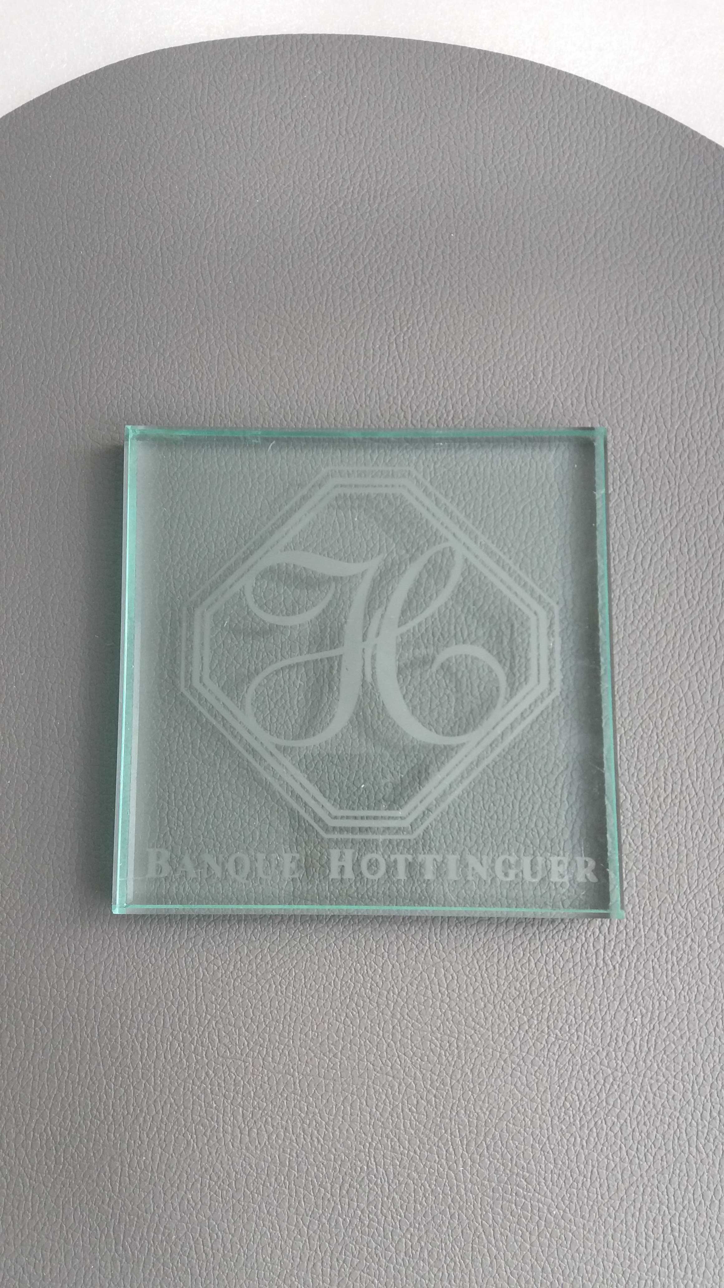 Przycisk do papieru Banque Hottinguer -  13x13x1,5 cm