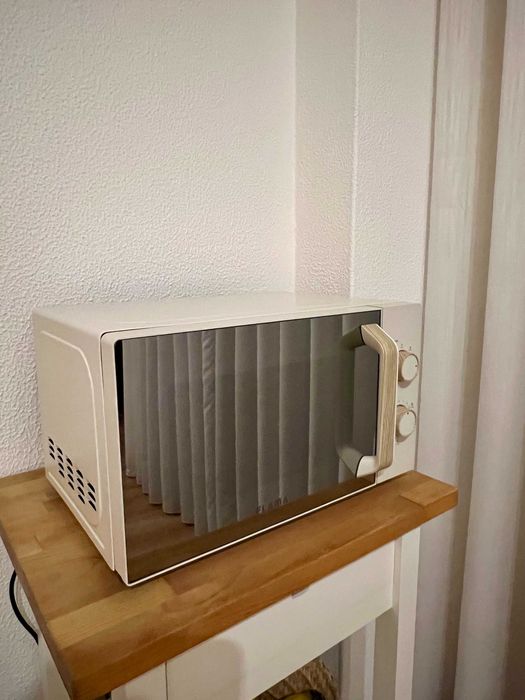 Micro-ondas FLAMA 1831FL — 20L, sem grill, creme